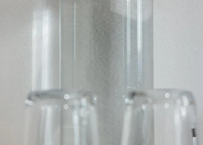 בית הארחה The Novels