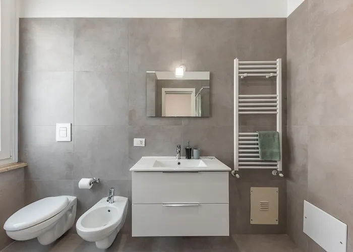 The Novels בית הארחה